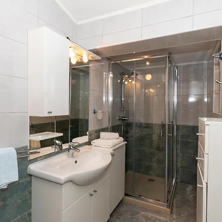 Vesna2 * 科马尔纳