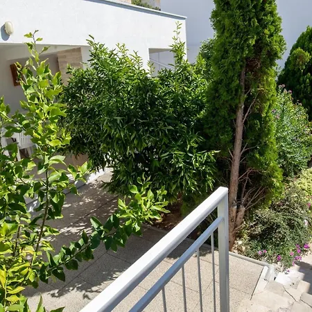 Vesna2 アパート コマルナ